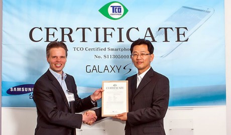 Samsung Galaxy S 4 z certyfikat TCO [źródło: Samsung]