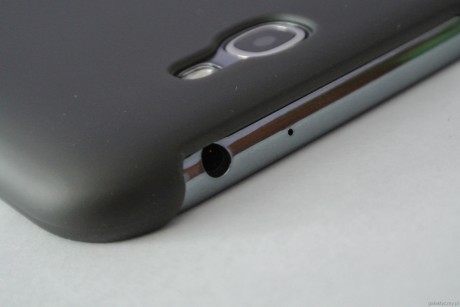 Belkin Shield Sheer Matte dla Galaxy Note II - wtyk mini jack [źródło: 2po2.pl]