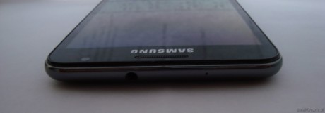 Samsung Galaxy Note - mini jack 3,5 mm i mikrofon redukcji szumów [źródło: 2po2.pl]