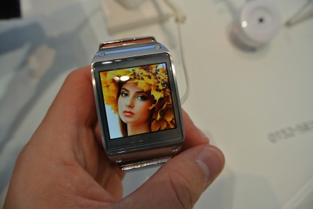 Samsung Galaxy Gear - ekran [źródło: 2po2.pl]