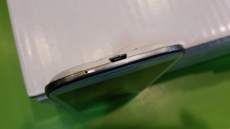 Złącze microUSB w Galaxy S 4 [źródło: 2po2.pl]