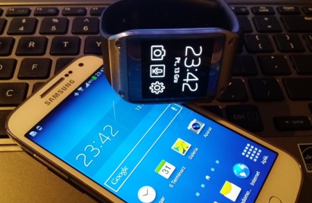 Galaxy S 4 mini i Galaxy Gear [źródło: 2po2.pl]