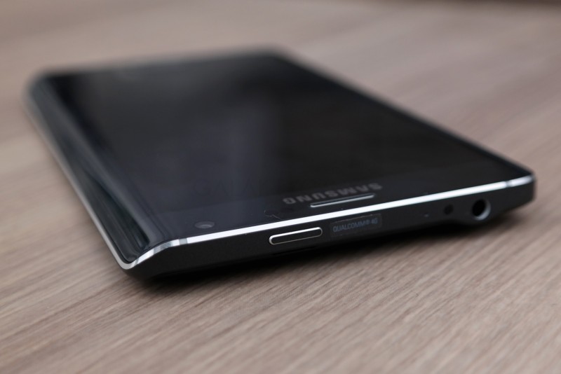 Samsung Galaxy Note Edge - przycisk zasilania / fot. galaktyczny