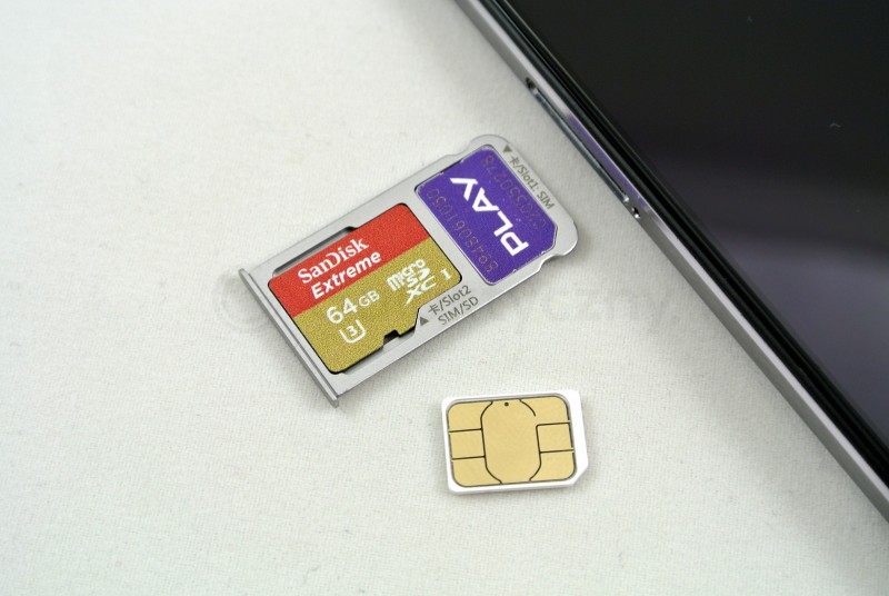 Karta microSD i karta nanoSIM